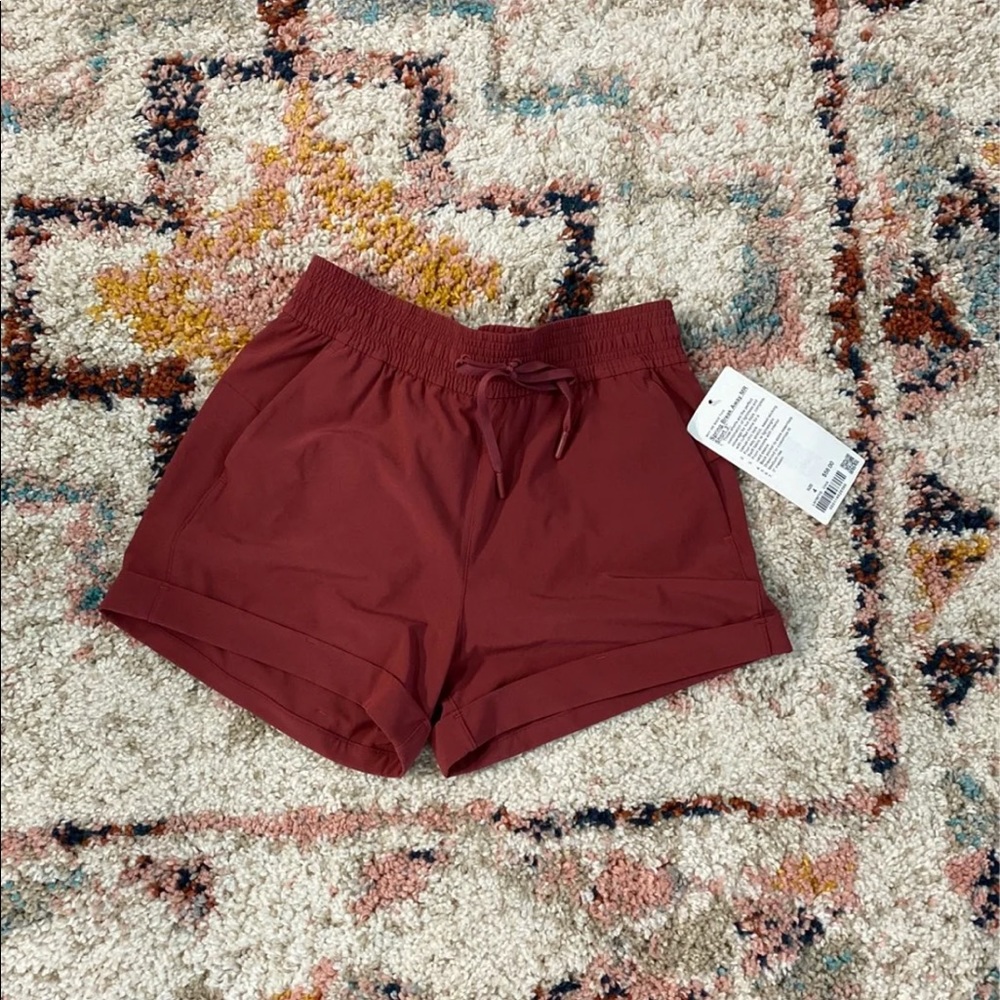 Lululemon spring break away shorts NWT Chianti